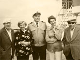С.Мартинсон, М.Ладынина, капитан судна, Н.Алисова и К.Сорокин на теплоходе "Адмирал Нахимов"